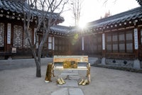 a wooden bench in the middle of a courtyard